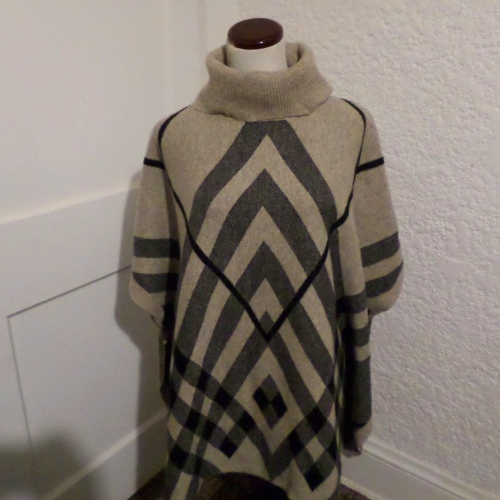 Baciano by Bacci Geometric Print Turtleneck Poncho Sz M